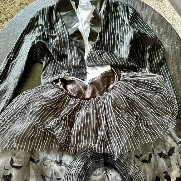 Adult Large Jack Skellington costume. - Picture 3 of 7